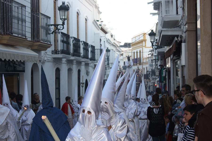 Nerja Semana Santa processie wit